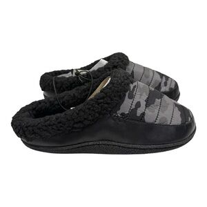 Joe Fresh Black and Gray Camo Slippers Size 6